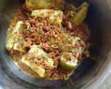 A picture of step 3 of Stuff karela with multigrain chapati.