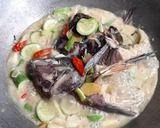 Foto langkah ke 5 dari resep Kepala Ikan Kuah Santan Bumbu Iris.