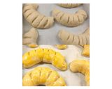 Foto del passaggio 2 della ricetta Cornetti con yogurt senza lattosio