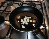 Foto del paso 1 de la receta: Angulas al ajillo