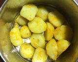 A picture of step 2 of Palak Aloo.