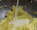 A picture of step 2 of Papaya halwa.