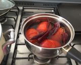 Foto del paso 1 de la receta: Salchichas con chorizo y papas