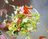 Foto del paso 3 de la receta: Bocadillo de pechuga, lechuga y queso con papas fritas