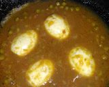 A picture of step 5 of Egg matar masala.