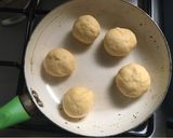 Foto del paso 6 de la receta: PANCITOS RELLENOS DE JAMÓN Y QUESO EN LA SARTÉN 🥖🧀🥓🍳