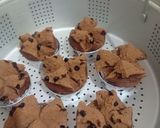 Foto langkah ke 9 dari resep Bolu Kukus Coklat Choco chips.