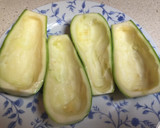 Foto del paso 2 de la receta: Calabacines rellenos gratinados