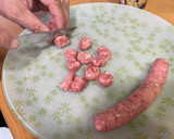 Foto del paso 1 de la receta: Tagliatelle con champiñones, longaniza y piñones