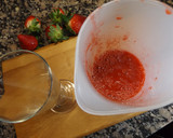 Foto del paso 1 de la receta: Batido de fresa y vodka