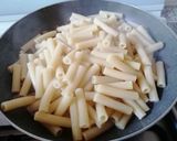 A picture of step 4 of Maccheroni with Sliced Cold Cuts and Peppers.