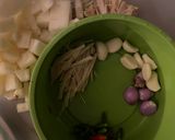 รูปขั้นตอนการทำที่ 2 ของ แก๋งฮังเลเต้าหู้เหลืองหมูหน้อยๆ🍍🌶️🧄🫚 สูตรไม่ใส่กะปิ ถั่วเน่า (แกงฮังเล)