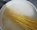 Foto langkah ke 1 dari resep Shrimp Rose Pasta.