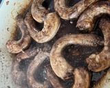 A picture of step 5 of Balsamic vinegar chicken necks -cook every part.