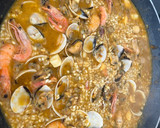 Foto del paso 5 de la receta: Arroz con almejas y gambas