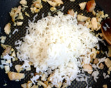Zöldséges rizs sült hússal recept fázis 3 fotója