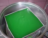 Foto langkah ke 6 dari resep Kue Lapis Tepung Beras Ombre Hijau + tips.