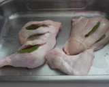 Foto del paso 7 de la receta: Pollo al limón asado al horno