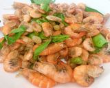 Hình bước làm 3 của món Tôm đồng rang lá chanh
