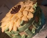 A picture of step 2 of Sun flower cake 🎂.