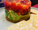 Foto del paso 2 de la receta: Tartar de tomate azul, aguacate y salmón ahumado