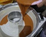 Foto langkah ke 6 dari resep Bolu Caramel (Sarang Semut).