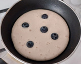Foto del paso 4 de la receta: Pancakes con arándanos con sirope de arce