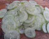 Foto langkah ke 2 dari resep Mizeria - Salad Mentimun Polandia.