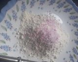 A picture of step 3 of Chinese rose cake.