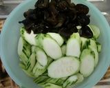 Foto langkah ke 1 dari resep Tumis gambas (oyong) jamur kuping.