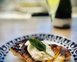 Foto del paso 4 de la receta: Hojaldritos dulce-salado de melocotón con jamón ibérico y burrata