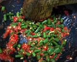 Foto langkah ke 3 dari resep 29. Sambal Kencur Kacang Panjang (Sambal Pencok).