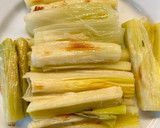 Foto del paso 7 de la receta: Puerros asados con vinagreta de frutos secos