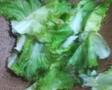 Foto del paso 1 de la receta: Ensalada de langostinos, aguacate y tomates cherry