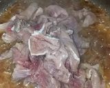 A picture of step 1 of Pyaz gosht.