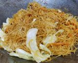 Foto langkah ke 7 dari resep 11. Bihun goreng nyamleng.