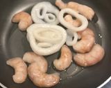 Foto del paso 1 de la receta: Filete de Merluza al Horno y Arroz con Calamares 🦑