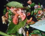 Foto langkah ke 2 dari resep Tumis Cumi Asin Pedas.