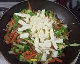 A picture of step 5 of Thai Green Curry Noodles.