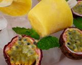 A picture of step 4 of Passion fruit lollies#theme challenge.