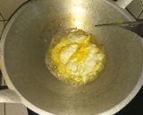 Foto langkah ke 4 dari resep Mie telur goreng.