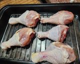 Foto del paso 1 de la receta: Patitas de pollo con papas rústicas