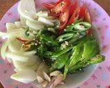 รูปขั้นตอนการทำที่ 2 ของ หมูผัดพริก