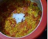 பப்பு சாரு (குக்கர் முறை) ரெசிபி ஸ்டேப் 8 புகைப்படம்