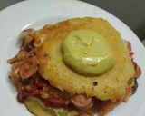 Foto del paso 9 de la receta: Arepa rellena de salchicha, pimentón, cebolla y queso🥯🌭🧀