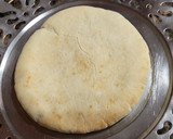 Foto del paso 1 de la receta: Pizzeta de pan de pita con hummus