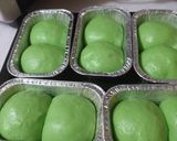 Foto langkah ke 5 dari resep Roti Kukus Pandan.