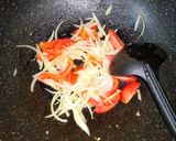 Foto langkah ke 5 dari resep Tomatoes with scrambled eggs (Orak Arik Telur Tomat).