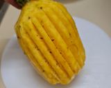 Hình bước làm 2 của món Cách cắt dứa hình hoa