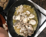 Foto del paso 4 de la receta: Lomo de dos colores en salsa española a mi manera con champiñones